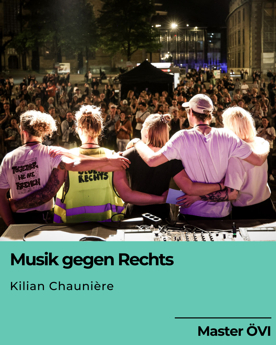 Foto von sitzenden Menschen auf der Bühne im Rahmen des Studi-Projekts von Kilian der Hochschule für Gesellschaftsgestaltung