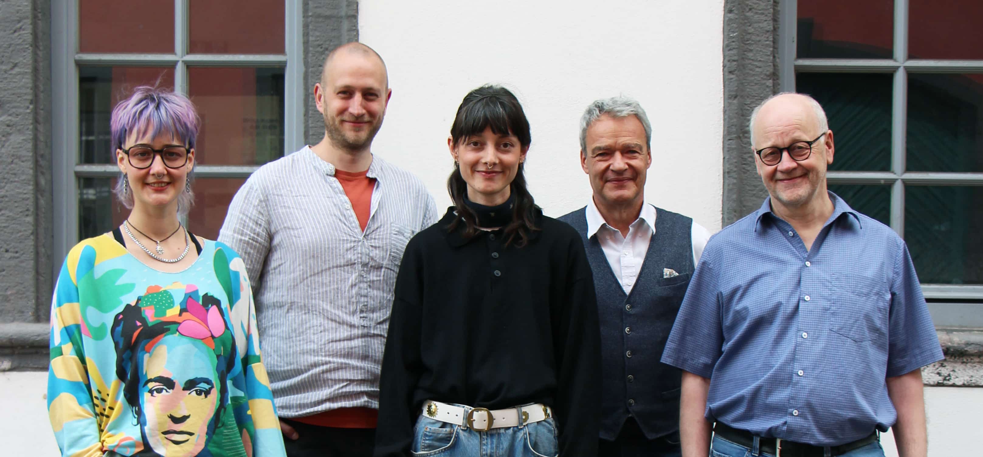 Von links nach rechts sind Ante Leutloff, Lars Hochmann, Paulina Stein, Heiko Miedlich und Stephan Panther zu sehen, die in die Kamera lächeln.