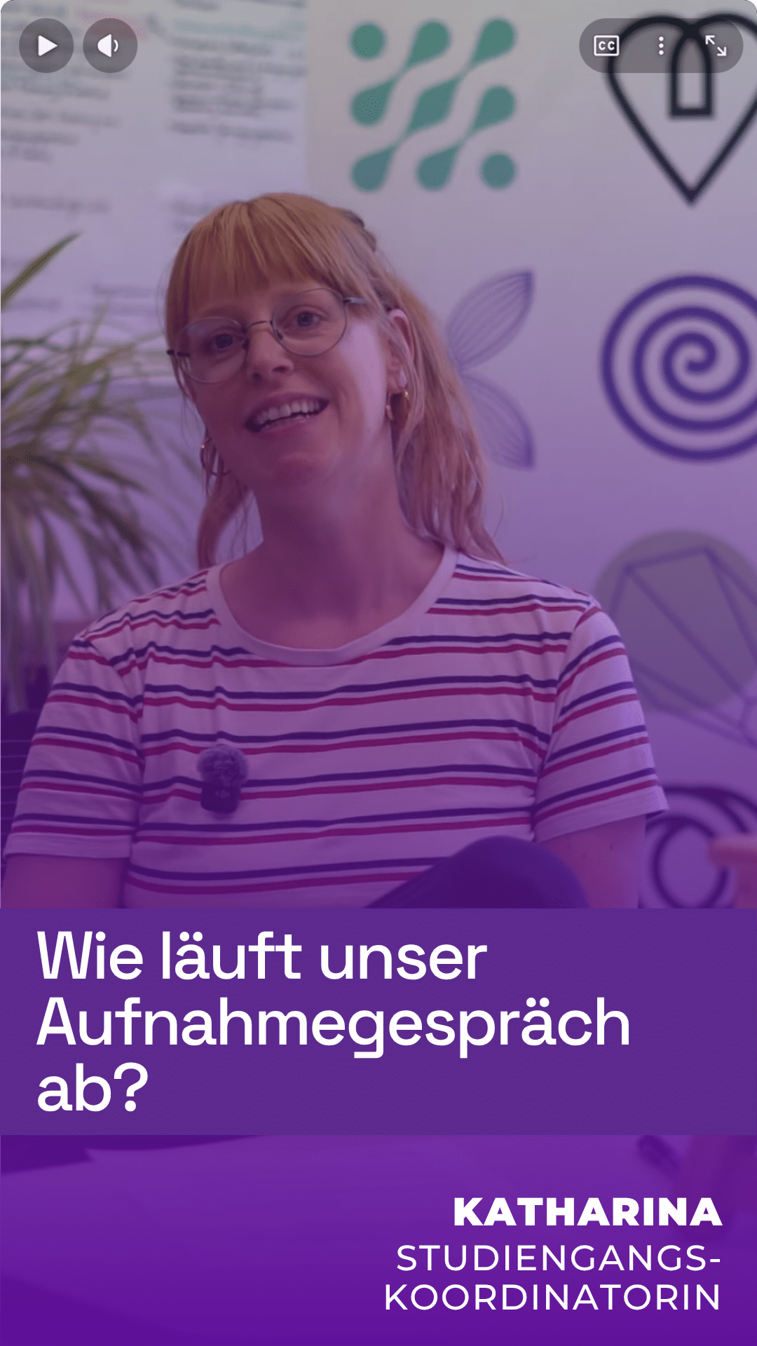 Unsere Studienkoordinatorin Katharina erklärt, wie bei uns ein Aufnahmegespräch abläuft - YouTube-Video